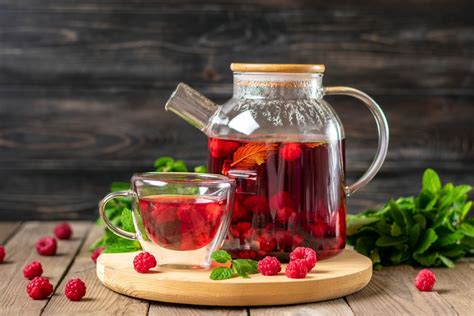 When Should You Start Drinking Raspberry Leaf Tea: A Journey Through Time and Taste